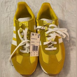 NWT Adidas Hazy Yellow Retropy E5, Men’s 9